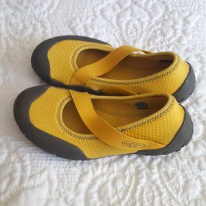 Yellow Keen Water Shoes, excellent condition, sz 8
